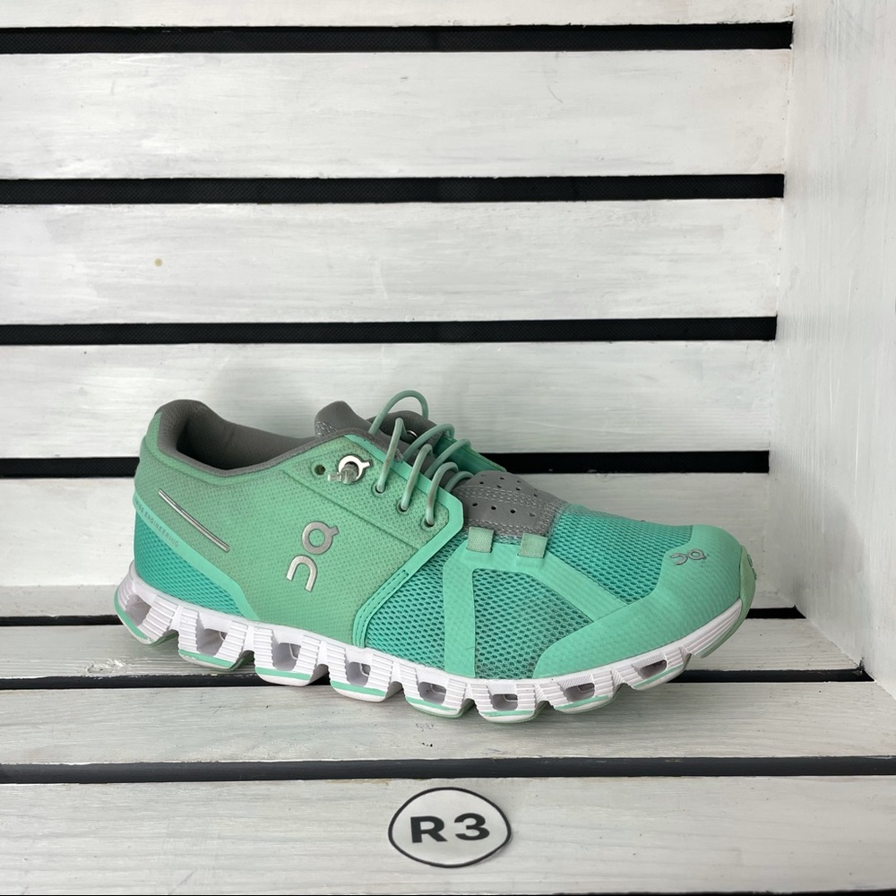 On Cloud Swiss Engineering Mint Running Shoes Sz 6
